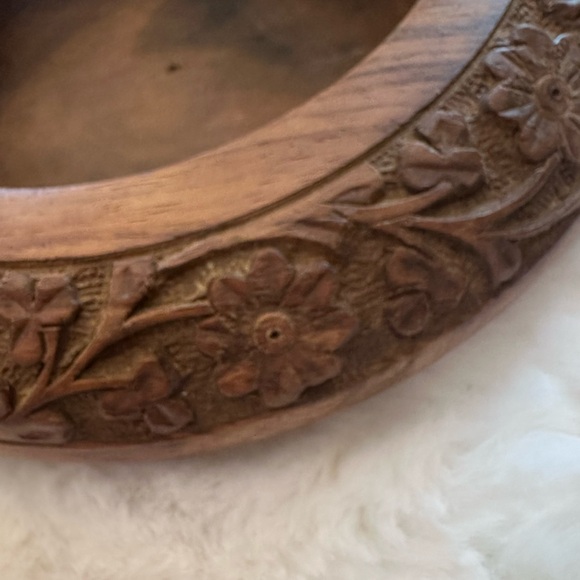 Hand-Carved Wooden Floral Bowl – Vintage Boho Decor - Picture 3 of 5